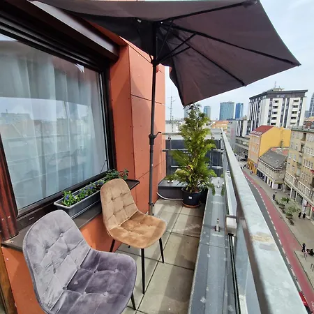 Cozy Rooftop Sunny W Terrace & Views Appartement